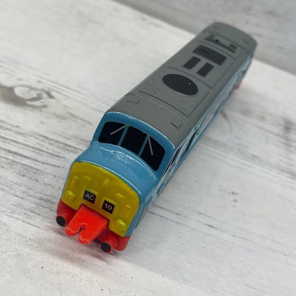 Vintage Ertl Thomas & Friends Blue Diecast Metal Toy Train Diesel D199 1995 - Picture 3 of 6